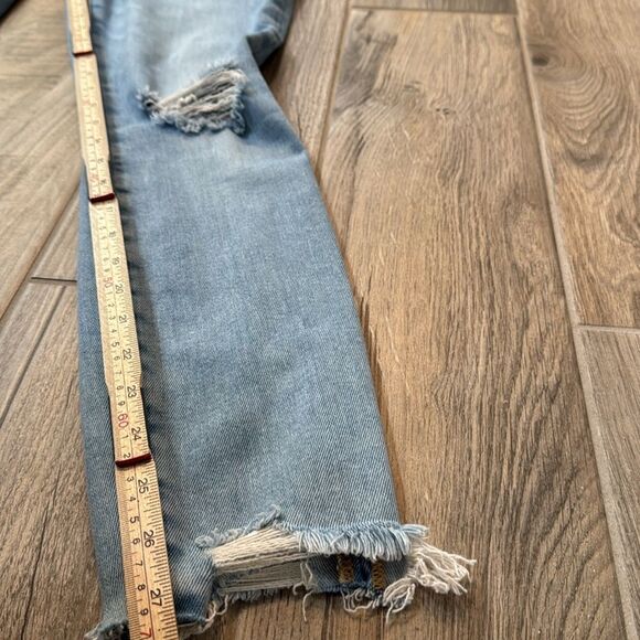 Good American Chewed Hem Distressed Jeans Size 4/27 - Picture 9 of 13